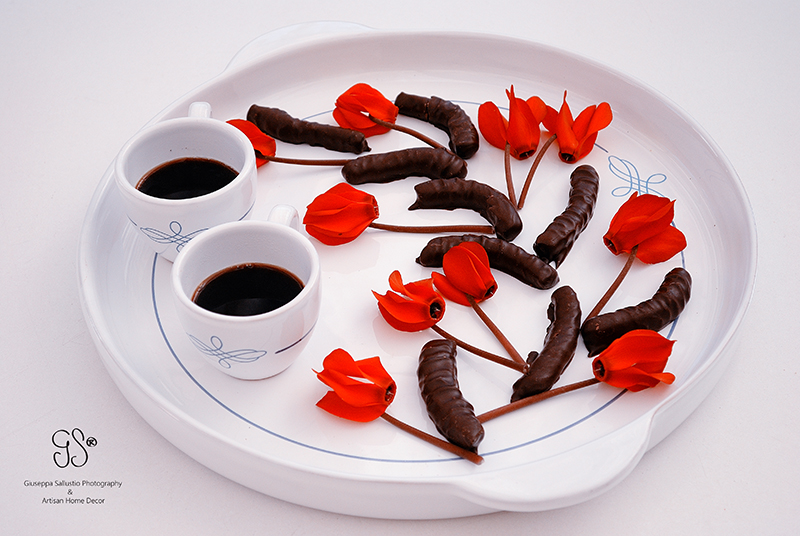 Coffee, flowers and chocolate Kaffe, blommor och choklad